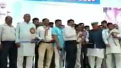 हादसे में बाल-बाल बचे केंद्रीय मंत्री Arjun Ram Meghwal, आगरा में एक कार्यक्रम के दौरान हुआ हादसा