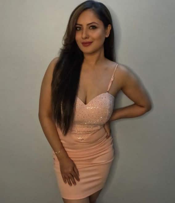 Hot pictures of Pooja Banerjee set fire on social media, see viral pictures