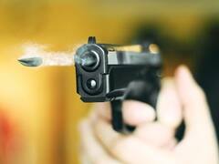 Ghaziabad: गाजियाबाद में अज्ञात बदमाशों ने दिनदहाड़े शख्स को मारी गोली, पुलिस ने दी वारदात की जानकारी