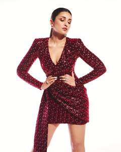 Parineeti Chopra: परिणीतीचा ग्लॅमरस अंदाज; फोटो चर्चेत!