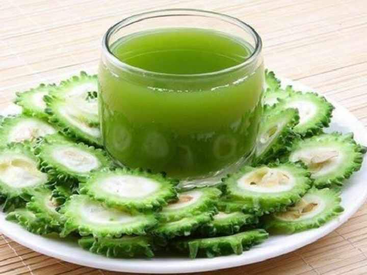 कारल्याचा कडूपणा दूर करण्याचा आणखी एक मार्ग म्हणजे कारल्याची भाजी करताना त्यातील सर्व बिया काढून टाकणे. कारल्याच्या बियांमध्येही कडूपणा असतो. त्यामुळे भाजी चिरत असताना त्यातील बिया चमच्याच्या सहाय्याने काढून टाका.