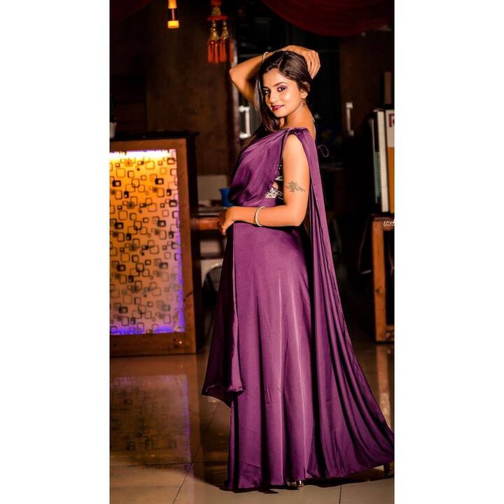 కృష్ణవేణి సీరియల్ తో బుల్లితెర ప్రేక్షకులకు దగ్గరైన రక్షా గౌడ ప్రస్తుతం 'గుప్పెడంత మనసు' సీరియల్ లో నటిస్తోంది. వసుధార పాత్రలో రక్షా గౌడ నటనకు చాలామంది అభిమానులున్నారు.