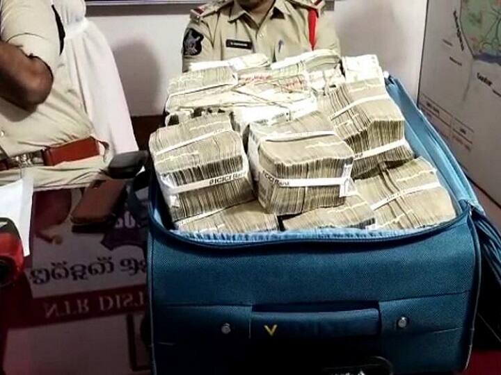 Nearly Rs 2 crore cash seized from bus passengers in Andhra Pradesh Cash seize Andhra Pradesh: போலீஸ் செய்த ரைடு.. அரசு பேருந்தில் சிக்கிய 9 கோடி.. ஆந்திராவில் அதிர்ச்சி சம்பவம்..!