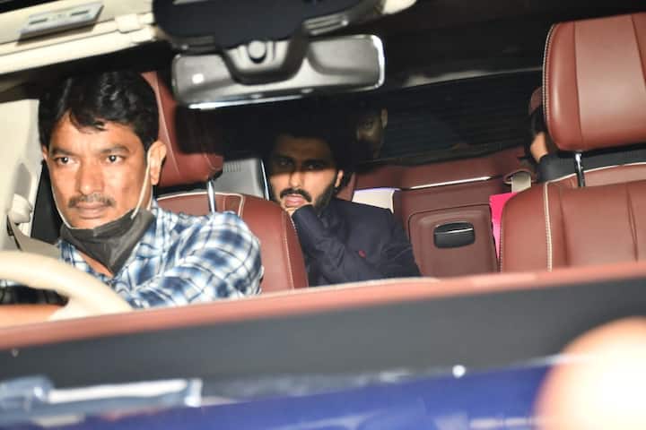 রণবীর কপূর ও আলিয়া ভট্টের রিসেপশন পার্টিতে প্রেমিকা মালাইকা অরোরার সঙ্গে আসতে দেখা গেল অর্জুন কপূরকে।