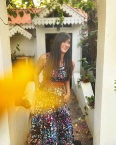 Shweta Tiwari: फ्लोरल प्रिंटिड ड्रेस में बला की खूबसूरत दिखीं भोजपुरी एक्ट्रेस Shweta Tiwari, स्माइल ने जीता फैन्स का दिल