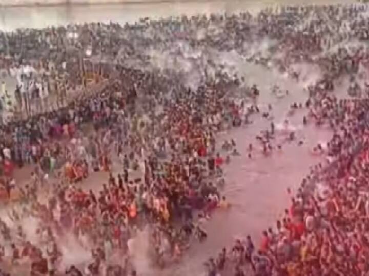 2 People dead and 6 injured in Madurai Chithirai Festival today due to overcrowding Madurai Chithirai Festival: சித்திரை திருவிழா - வைகையாற்றில் கூட்ட நெரிசல் - 2 பேர் உயிரிழப்பு