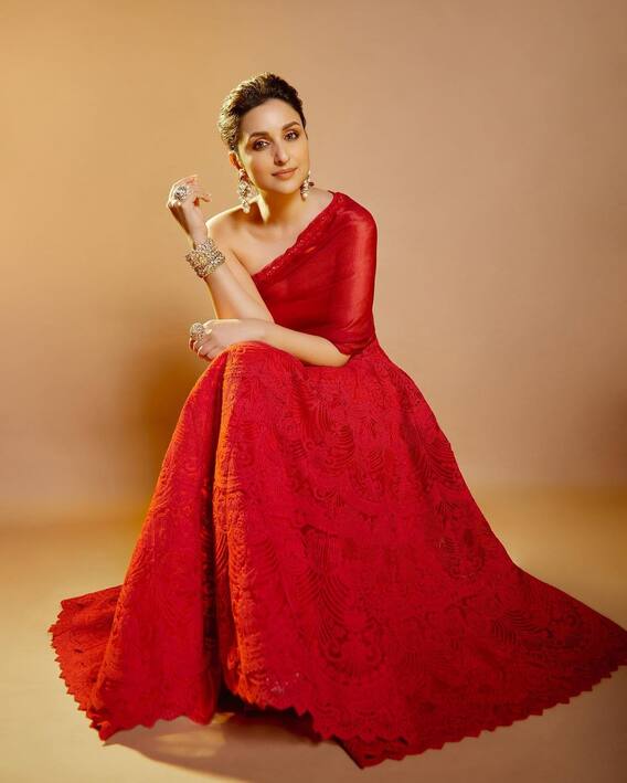 Parineeti Chopra: The glamorous look of Parineeti; Photos in discussion!