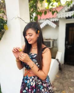 ਫਲੋਰਲ ਪ੍ਰਿੰਟਿਡ ਡਰੈੱਸ 'ਚ Shweta Tiwari ਲੱਗ ਰਹੀ ਸੀ ਬੇਹੱਦ ਖੂਬਸੂਰਤ, ਮੁਸਕਰਾਹਟ ਨੇ ਜਿੱਤਿਆ ਫੈਨਸ ਦਾ ਦਿਲ