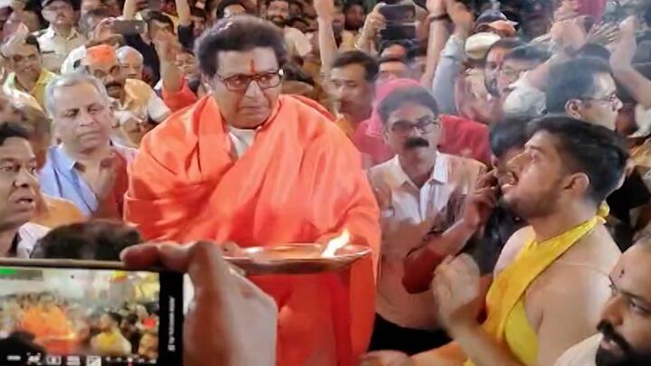 राज ठाकरे यांच्या या महाआरतीनिमित्त पुण्यात मनसैनिकांनी राज ठाकरे यांचा 'हिंदुजननायक' असा उल्लेख करत पोस्टरबाजी केली आहे.