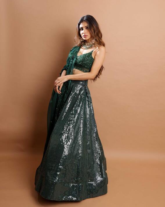 Mouni Roy: Mouni Roy's Royal Guess, See New Photoshoot