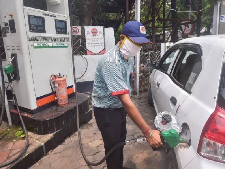 IOCL Petrol Diesel Price Stable in India Today 23 April 2022 petrol diesel rate not changed today know latest rate of your city iocl fuel rates crude oil Petrol Diesel Prices : देशातील महानगरांमध्ये एक लिटर पेट्रोलचा दर काय? आजच्या किमती जारी