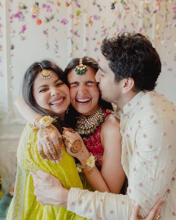 Alia-Ranbir Wedding Photos: Mehndi Laga Ke Rakhna;  Pictures of Ranbir and Alia's Mehndi Ceremony are Viral!