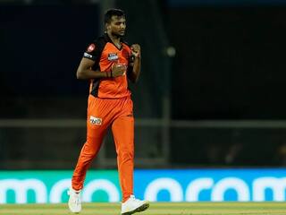 IPL: सनराइजर्स के इस तेज गेंदबाज को इंग्लैंड के पूर्व कप्तान ने जमकर सराहा, बोले- भारतीय सेलेक्टर होता तो...