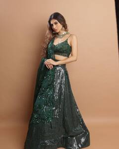 Mouni Roy : मौनी रॉयचा रॉयल अंदाज, पाहा नवं फोटोशूट
