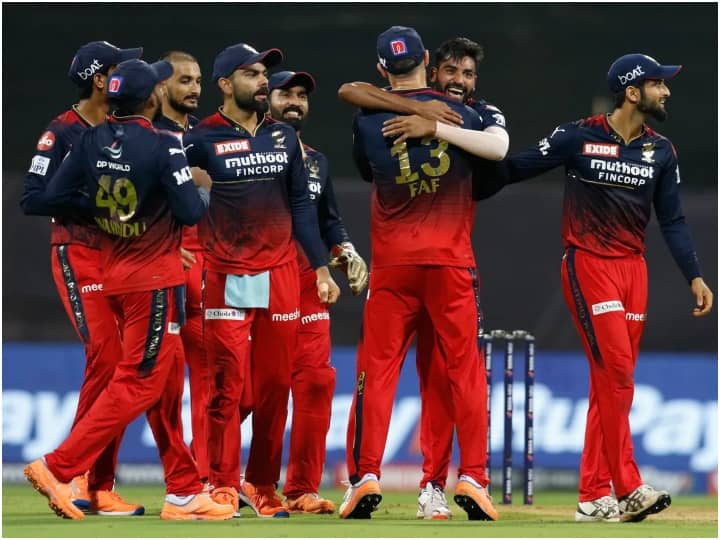 DC vs RCB: बैंगलोर ने दिल्ली को चटाई धूल, कार्तिक की तूफानी पारी और सिराज-हेजलवुड की घातक गेंदबाजी से पलटा मैच