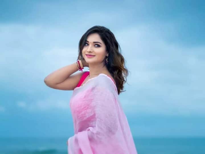 உழைப்பை உதாசீனப்படுத்தும்போது மனசு வலிக்குது..! சீரியல் நடிகையின் வேதனைப்பதிவு..!