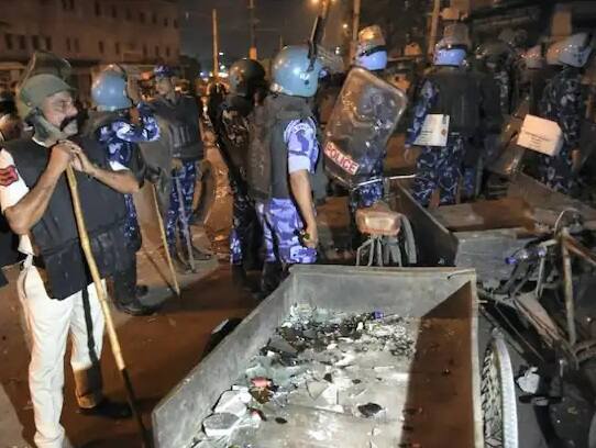 જહાંગીરપુરી હિંસા કેસમાં વિશેષ પોલીસ કમિશનર( કાયદો અને વ્યવસ્થા) દીપેન્દ્ર પાઠકે કહ્યું કે સ્થિતિ નિયંત્રણમાં છે. અમે તમામને શાંતિ જાળવવા અપીલ કરીને શાંતિપૂર્ણ વાતાવરણ બનાવવાનો પ્રયાસ કરી રહ્યા છીએ.