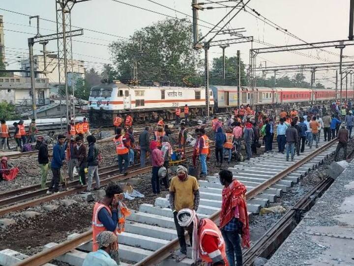 मात्र, हार्बर मार्गावरील मेगा ब्लॉक हा अगोदर दिलेल्या महिती नुसार घेण्यात येईल. तो सीएसएमटी - बांद्रा/चुनाभट्टी दरम्यान घेण्यात येईल.