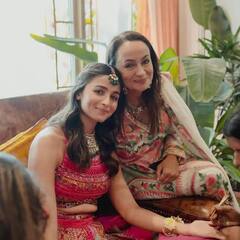 રણબીર-આલિયાના લગ્નની મહેંદી સેરેમનીના ઇન્સાઇડ ફોટોઝ આવ્યા સામે, જુઓ કેવી રહી મહેંદી