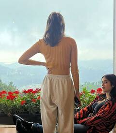 ਵੀਕੈਂਡ 'ਤੇ ਜਾਨ੍ਹਵੀ ਕਪੂਰ ਦੀ ਦੋਸਤਾਂ ਨਾਲ ਮਸਤੀ, ਸ਼ੇਅਰ ਕੀਤੀਆਂ ਖੂਬਸੂਰਤ ਤਸਵੀਰਾਂ