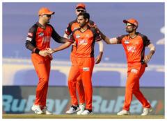 IPL 15: भुवनेश्वर कुमार ने रचा इतिहास, ये कारनामा करने वाले पहले भारतीय तेज गेंदबाज बने