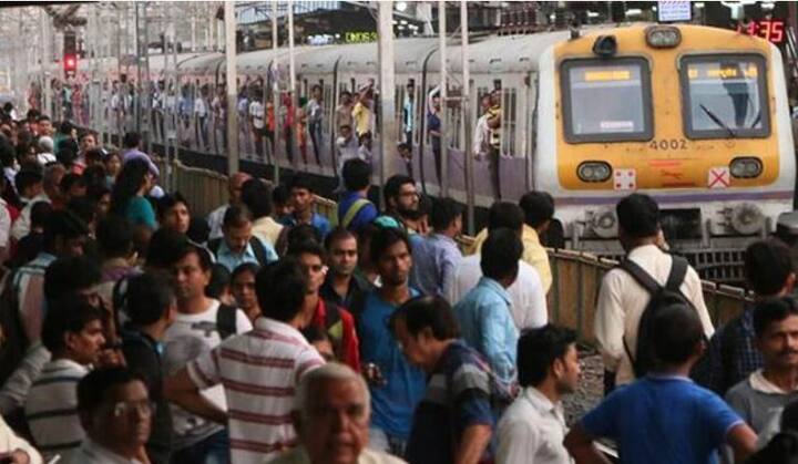 रात्री 12 वाजता ट्विट करत मेन लाईनवरील मेगा ब्लॉक रद्द केल्याची माहिती दिली आहे. 