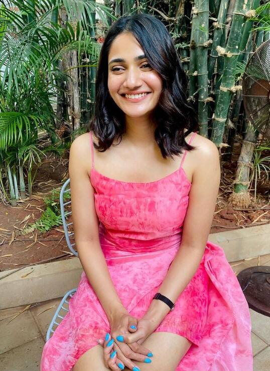 உன் கூந்தல் எழில் மாளிகை என் ரோஜா குடி ஏறுமா