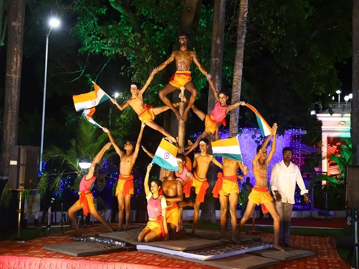 முழுநிலவில் கூட்டாஞ்சோறு.. நான் இரும்புப் பெண்.. ஆளுநர் தமிழிசையின் தேநீர் விருந்து பேச்சு..!