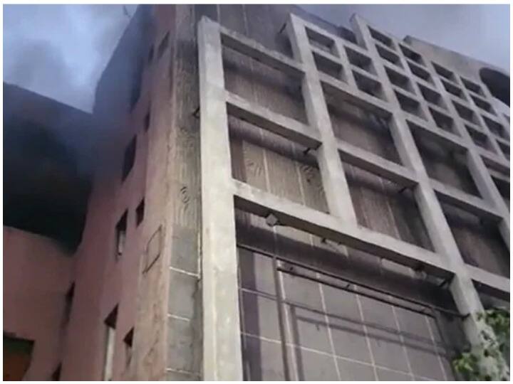 Delhi: Fire breaks out in Uphaar Cinema Hall, Delhi, 9 fire tenders present on the spot, remembered the incident of 1997 Delhi: दिल्ली के उपहार सिनेमा हॉल में लगी आग, मौके पर दमकल की 9 गाड़ियां मौजूद, याद आई 1997 की घटना