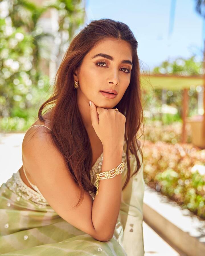 पुजा हेगडेने 2019 मध्ये हाऊसफुल 4 चित्रपटातून बॉलिवूडमध्ये पदार्पण केलं.