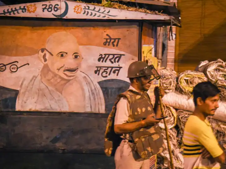 ਦਿੱਲੀ : ਜਹਾਂਗੀਰਪੁਰੀ 'ਚ ਹਨੂੰਮਾਨ ਜੈਅੰਤੀ 'ਤੇ ਹੰਗਾਮਾ, ਹਿੰਸਾ 'ਚ 6 ਪੁਲਿਸ ਮੁਲਾਜ਼ਮਾਂ ਸਮੇਤ 7 ਲੋਕ ਜ਼ਖਮੀ, 10 ਲੋਕ ਗ੍ਰਿਫਤਾਰ, ਜਾਣੋ ਵੱਡੀਆਂ ਗੱਲਾਂ