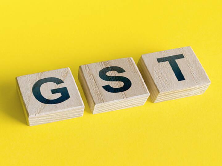 GST Council may do away with 5% rate and move items to 3% and 8% slabs પાંચ ટકાના ટેક્સ સ્લેબને હટાવી શકે છે GST કાઉન્સિલ, કેટલાક ઉત્પાદનો માટે આવી શકે છે નવા સ્લેબ