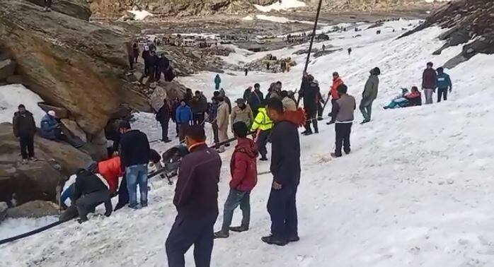 Tourist dies after falling into gorge in Lahaul Spiti, Himachal Pradesh ਲਾਹੌਲ 'ਚ ਬਰਫੀਲੇ ਤੂਫਾਨ ਕਾਰਨ ਖੱਡ 'ਚ ਡਿੱਗੀ ਸੈਲਾਨੀ ਦੀ ਮੌਤ