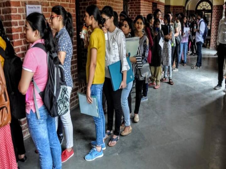 कॉमन यूनिवर्सिटी एंट्रेंस टेस्ट पर दिल्ली विश्वविद्यालय के फैसले से छात्रों में आक्रोश, जानें क्या है पूरा मामला Students outraged by Delhi University's decision on Common University Entrance Test CUET know why कॉमन यूनिवर्सिटी एंट्रेंस टेस्ट पर दिल्ली विश्वविद्यालय के फैसले से छात्रों में आक्रोश, जानें क्या है पूरा मामला