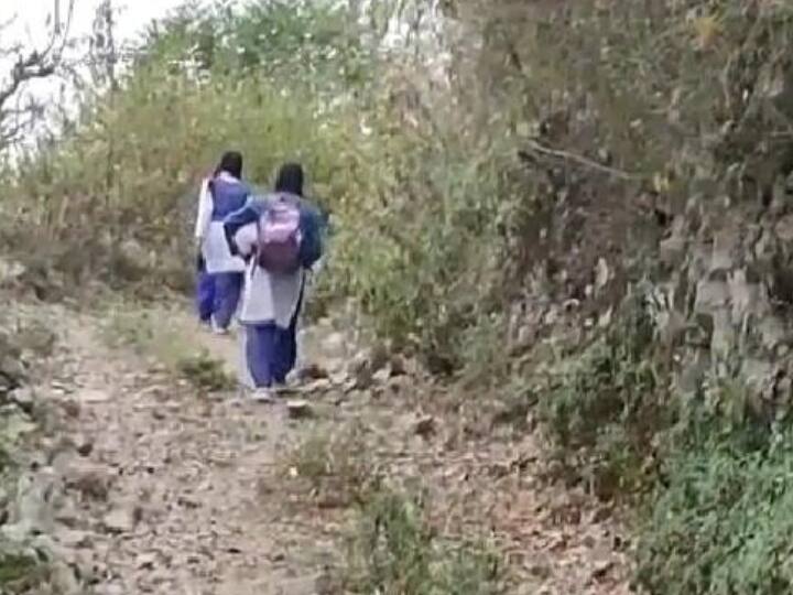Uttarakhand News: लैंसडाउन के इन 12 गांवों को जोड़ने वाली सड़क का 18 साल से अधूरा है काम, PWD मंत्री का है गृह जिला Uttarakhand PWD Minister Home district road not link with 12 village on lansdowne khal block ann Uttarakhand News: लैंसडाउन के इन 12 गांवों को जोड़ने वाली सड़क का 18 साल से अधूरा है काम, PWD मंत्री का है गृह जिला