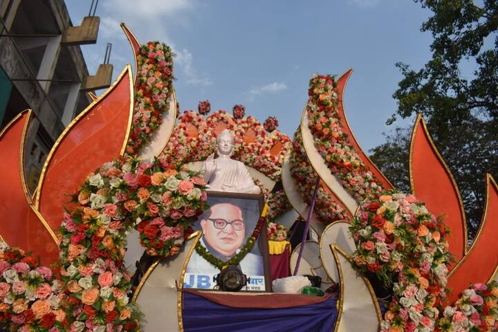 राज्याभरातून आलेले हजारो लोक डॉल्बीच्या तालावर थिरकले.