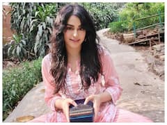 Adah Sharma: ట్రెడిషనల్ ఎటైర్, క్యూట్ లుక్స్ - అదాశర్మ పిక్స్ 