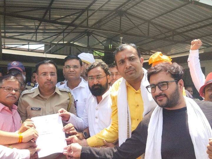 वर्ध्यातील सिंदी रेल्वे स्थानकावरील रेल रोको आंदोलनाला यश, दोन थांबे देण्याचे प्रशासनाकडून आश्वासन Wardha News Update Success to Rail Rocco protest at Sindhi railway station in Wardha administration promises to give two stops वर्ध्यातील सिंदी रेल्वे स्थानकावरील रेल रोको आंदोलनाला यश, दोन थांबे देण्याचे प्रशासनाकडून आश्वासन