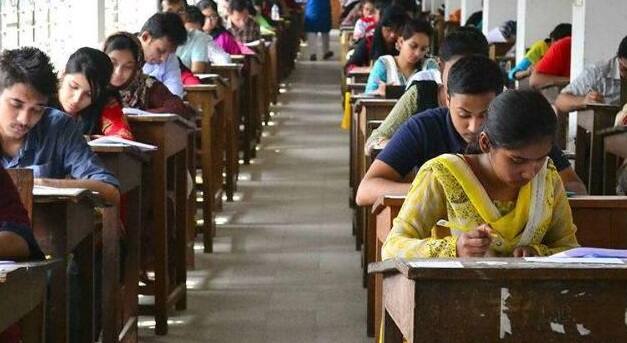 229 students wrote the same answer in BSC Semester-2 examination. BSCના 229 વિદ્યાર્થીઓએ એક જ સરખા જવાબ લખ્યા, ઉત્તર ગુજરાત યુનિવર્સિટીએ શું લીધો મોટો નિર્ણય