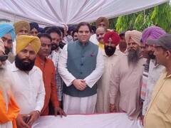 UP News: दो दिवसीय पीलीभीत दौरे पर सांसद वरुण गांधी, रोजगार के मुद्दे पर अपनी ही सरकार को घेरा