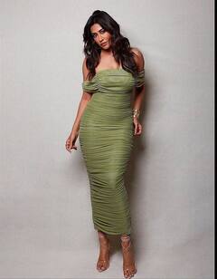 ઓફ શોલ્ડર વનપીસ ડ્રેસમાં ચિત્રાંગદા સિંહે બતાવી કાતિલ અદાઓ