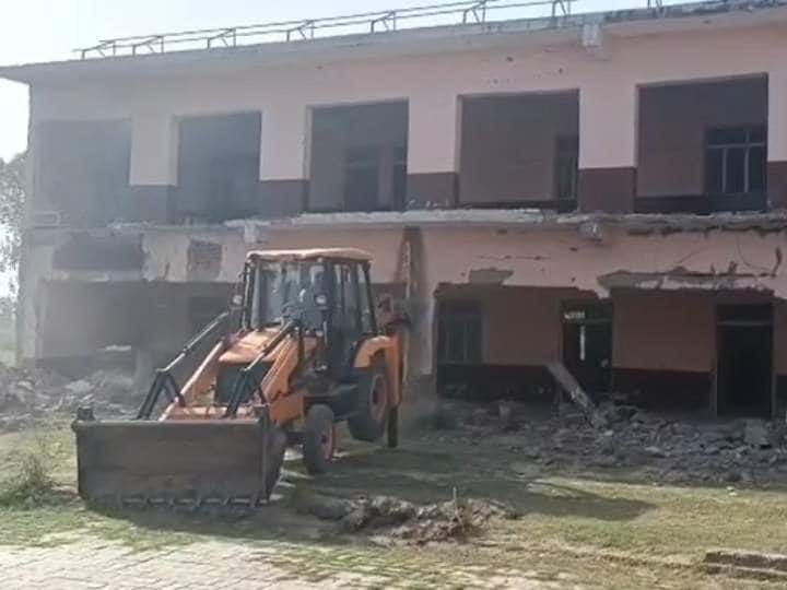 Farrukhabad samajwadi party leader marriage hall demolished under illegal construction ANN UP News: फर्रुखाबाद में सपा नेता के आलीशान बारात घर पर चला सरकारी बुलडोजर, ये रही वजह