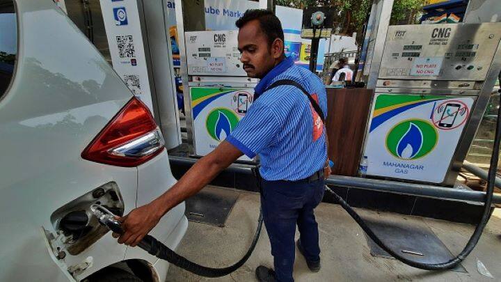 Prices Of CNG, PNG Increase As Oil Ministry Freezes Gas Allocation Prices Of CNG, PNG Increase As Oil Ministry Freezes Gas Allocation