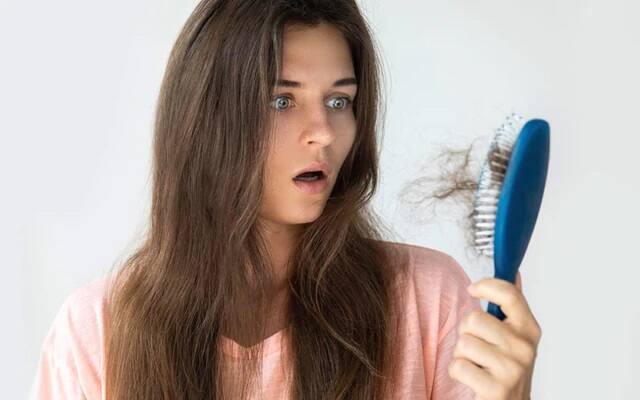 What is the reason for hair to know its prevent tips Hair Care Tips :  શું આપ હેર ફોલ્સની સમસ્યાથી પરેશાન છો? તો તેનું કારણ અને ઉપાય જાણી લો