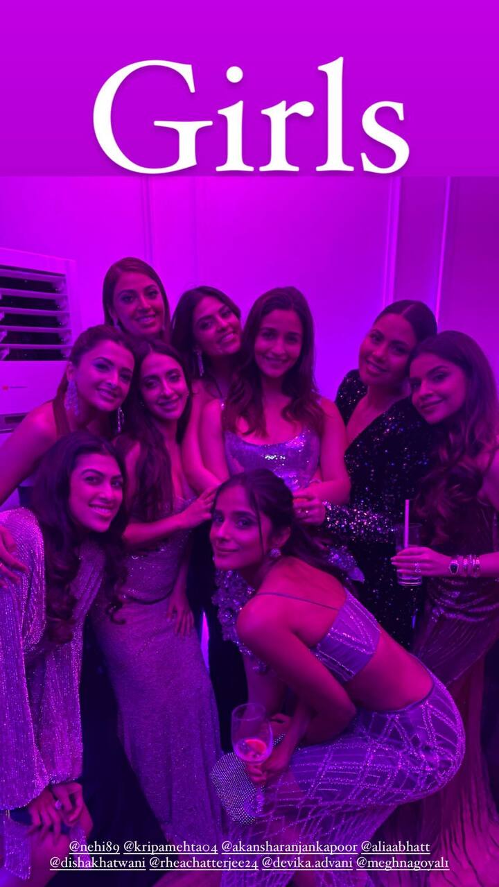 The gorgeous Alia Bhatt with her girl squad. Alia and her girls sparkled in shimmer outfits.
