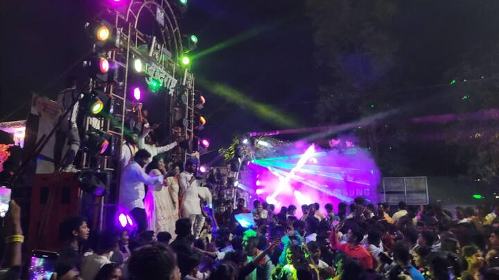 मागील दोन वर्षात कोरोनामुळे ही भव्य मिरवणुक काढता आली नव्हती. यंदा कोरोनाचा प्रादूर्भाव कमी झाल्याने प्रशासनाने मिरवणुकीस परवानगी दिली.