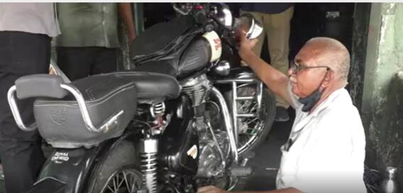 Royal Enfield Special Mechanic Ramakrishna in Vijayawada: బుల్లెట్ రిపేర్స్ ఓన్లీ..! | ABP Desam