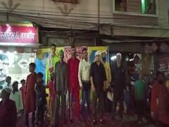 Ujjain News: उज्जैन में हनुमान जयंती के दिन निकली शोभा यात्रा पर रोजेदार मुस्लिमों ने बरसाए फूल, देखें तस्वीरें
