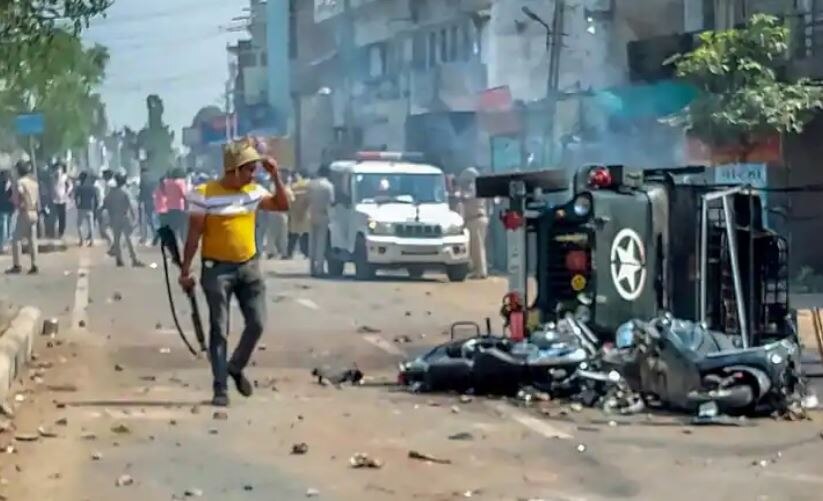 Communal Violence: पहले रामनवमी, अब हनुमान जयंती की शोभायात्रा पर हमला, क्या लाउडस्पीकर विवाद है वजह?