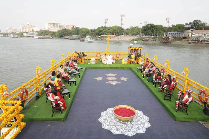 জি বাংলার বর্ষবরণে চাঁদের হাট। হাজির হয়েছিলেন টেলি পাড়ার একাধিক চেনা মুখ। সঙ্গে সুপারস্টার দেব, পরাণ বন্দ্যোপাধ্যায়।